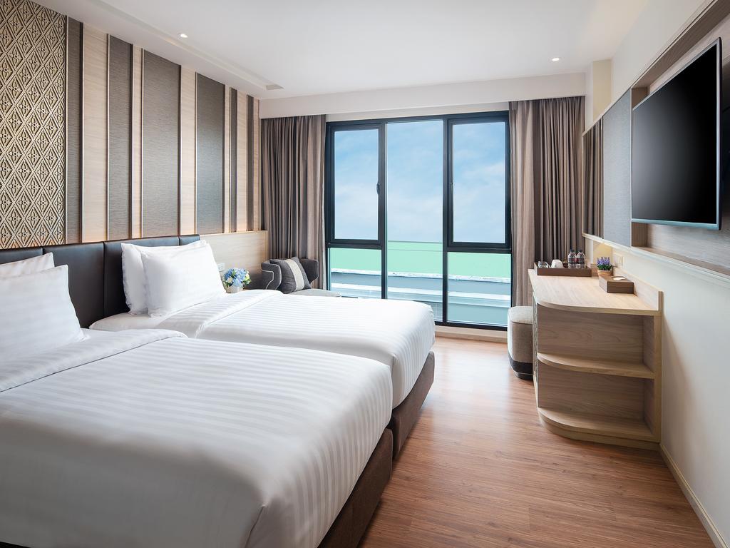 Deluxe twin room with two single beds