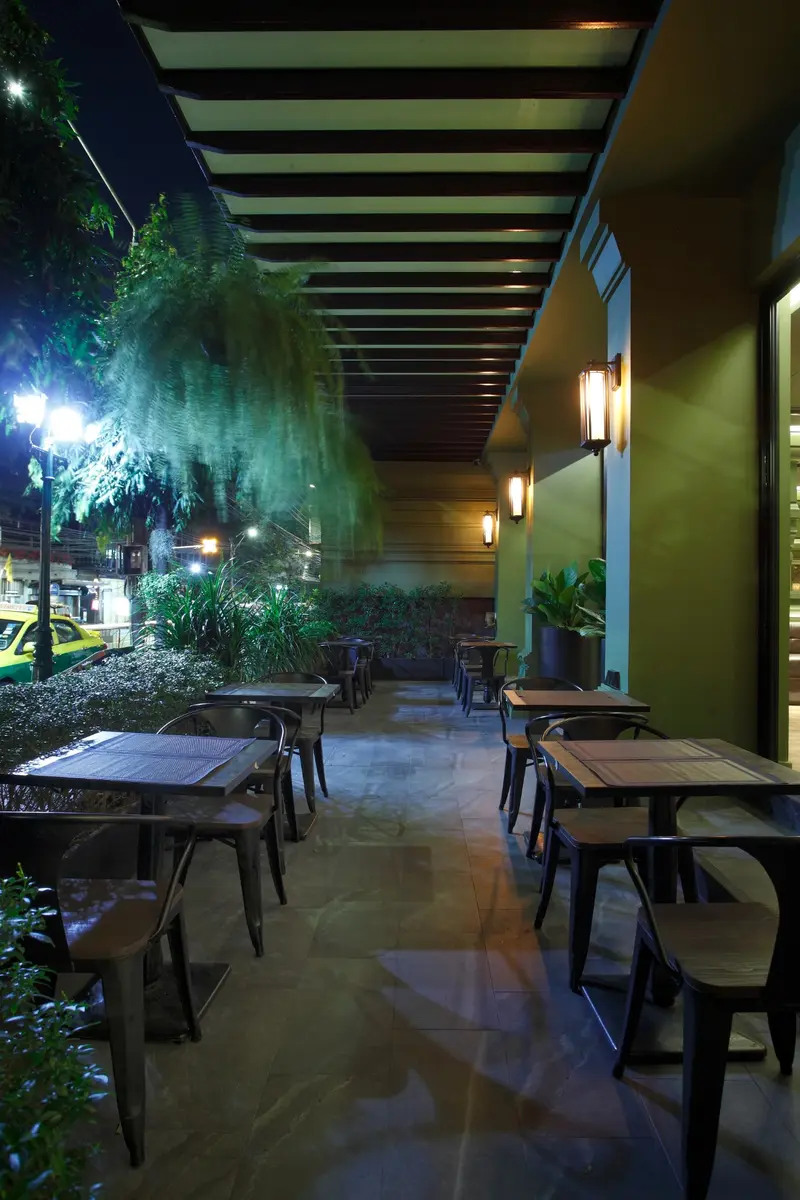 Covered outdoor dining terrace